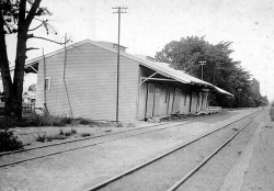 Railway depot and Fruitgrower's shed at Karamu Road South. Ref 63_43
